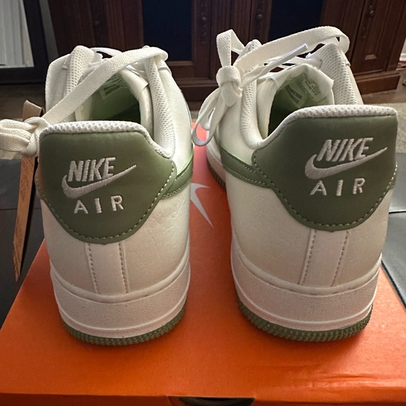 Brand new women’s Nike Air Force One size 12 - Picture 3 of 5